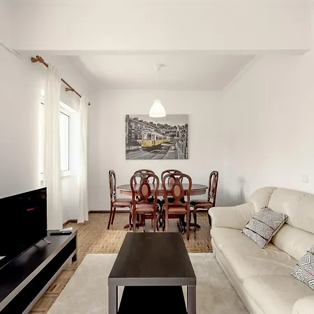 By Homing Apartman Almada